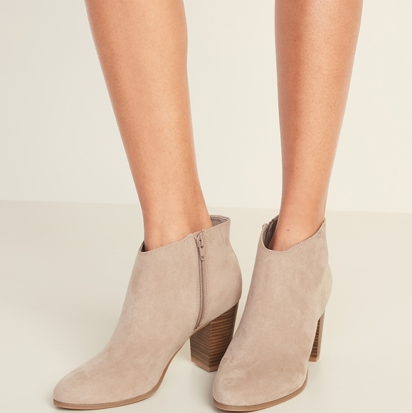 Old Navy Sueded Block Heel Booties in Black - Picture 4 of 4